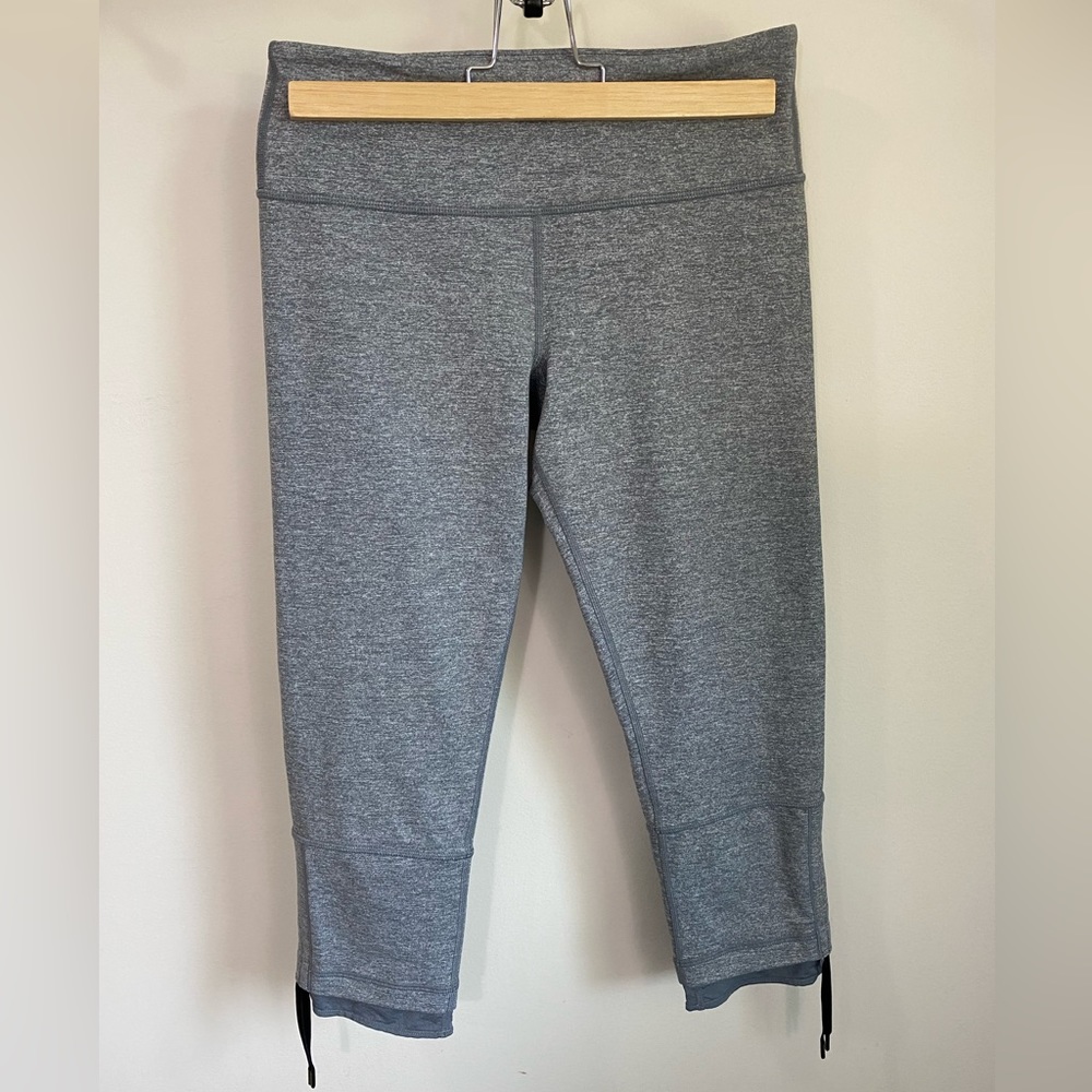 Lululemon Cropped Leggings Size 8 - Like New